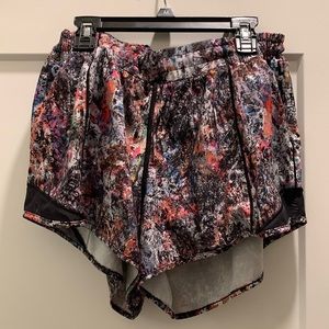 Lululemon Hotty Hot Low-Rise Lined Short 4”